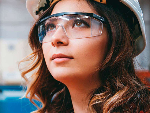 woman in hardhat